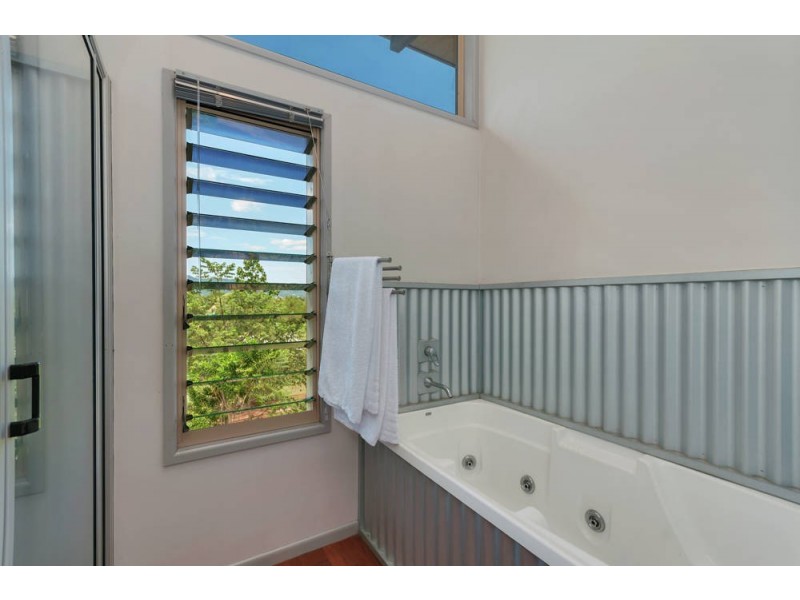 5 Eleanor Close, Mooroobool QLD 4870