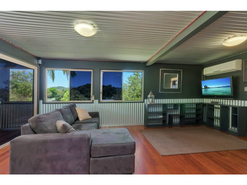 5 Eleanor Close, Mooroobool QLD 4870