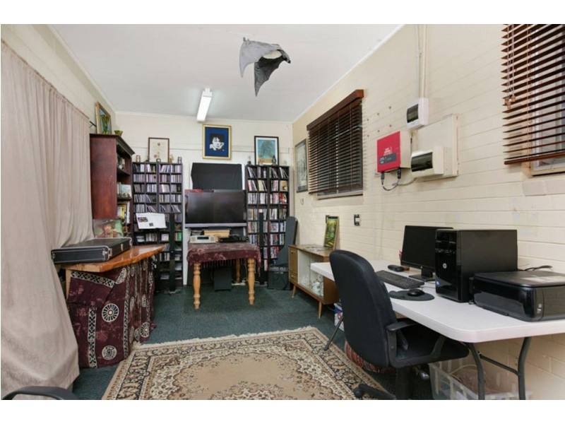 261 Aumuller Street, Westcourt QLD 4870