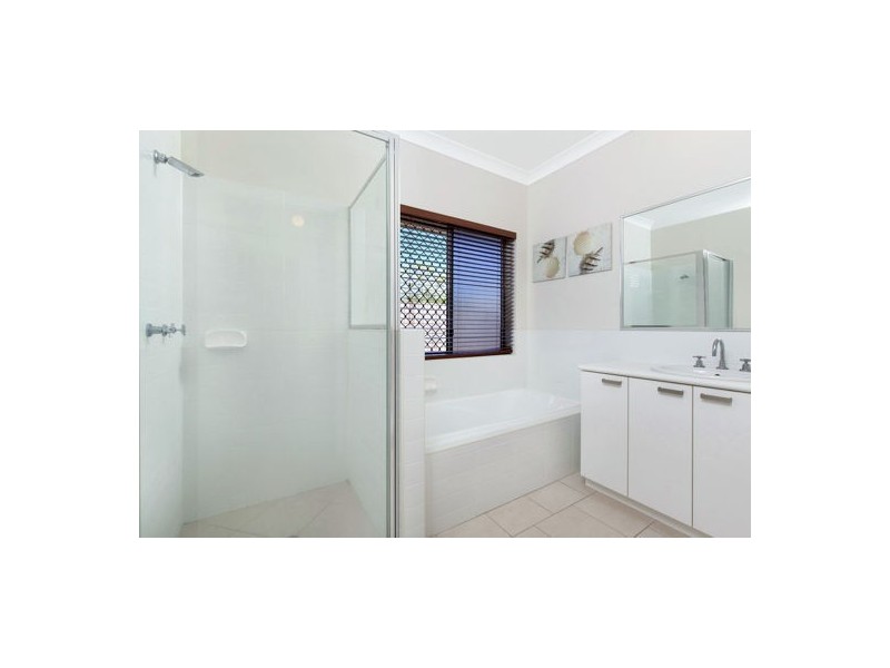 4 Hoffman Close, White Rock QLD 4868