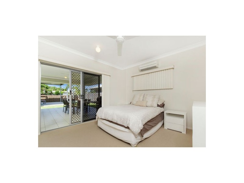 4 Hoffman Close, White Rock QLD 4868