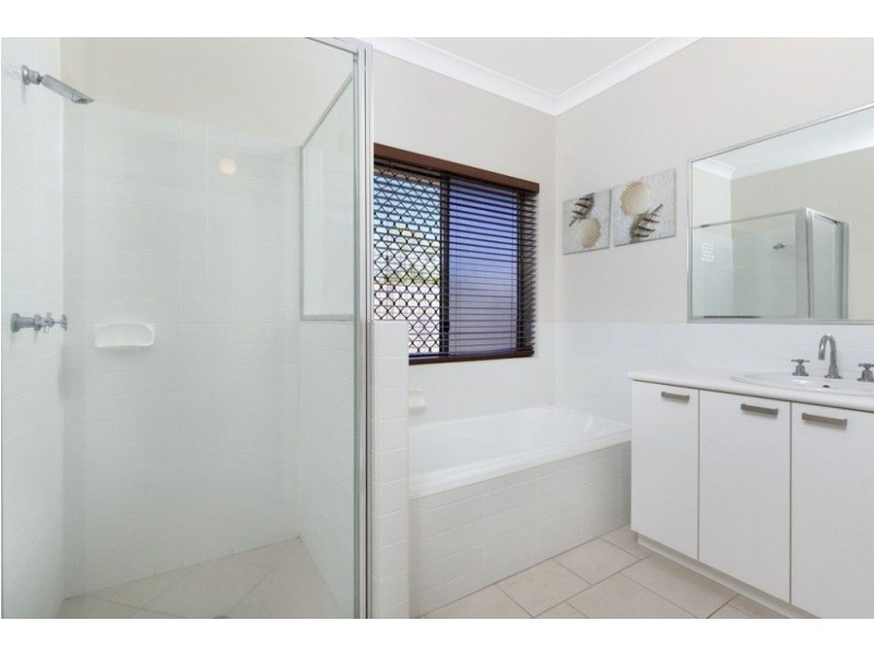 4 Hoffman Close, White Rock QLD 4868