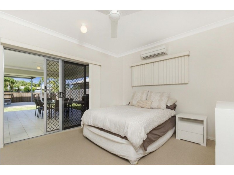 4 Hoffman Close, White Rock QLD 4868