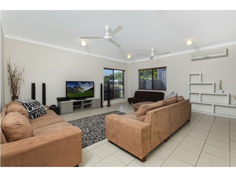 4 Hoffman Close, White Rock QLD 4868