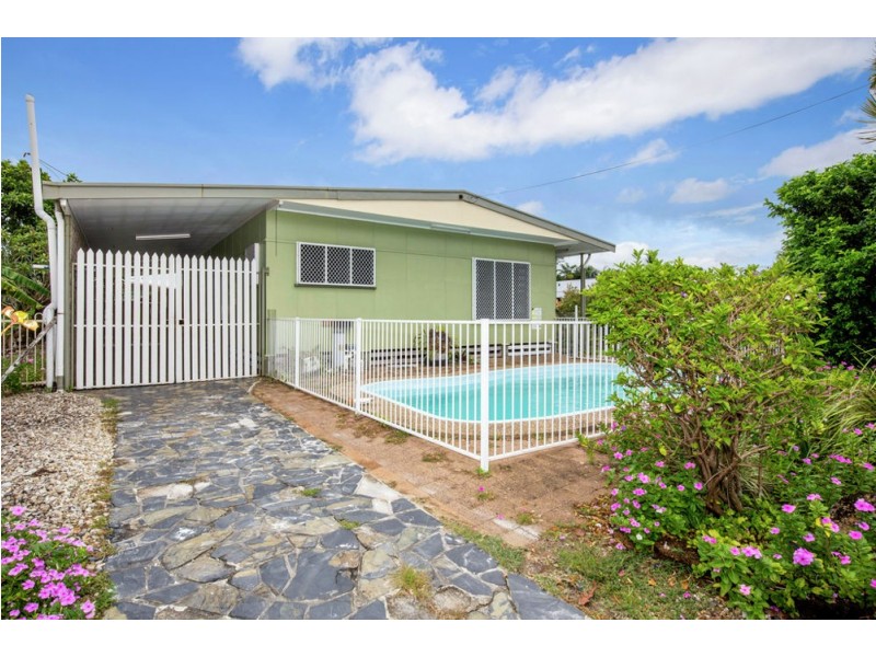 14 West Street, Manunda QLD 4870