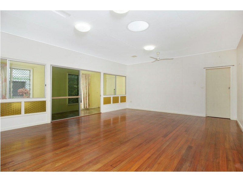 14 West Street, Manunda QLD 4870