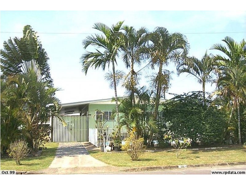 14 West Street, Manunda QLD 4870