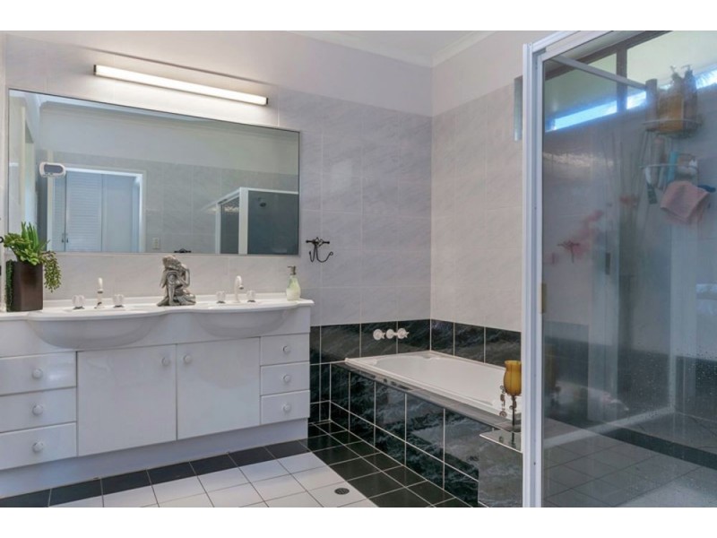 27 Hillview Crescent, Whitfield QLD 4870
