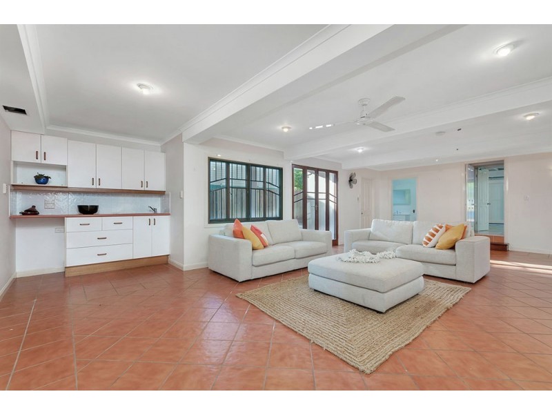 25 Hall Street, Edge Hill QLD 4870
