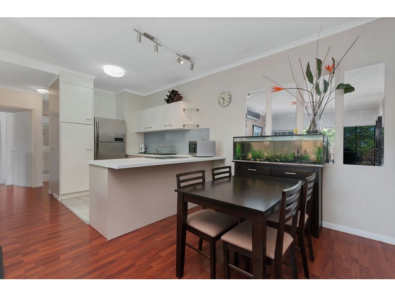 37/327 Lake Street, Cairns North QLD 4870