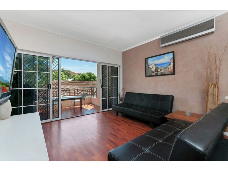 37/327 Lake Street, Cairns North QLD 4870