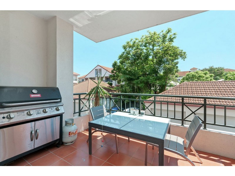 37/327 Lake Street, Cairns North QLD 4870