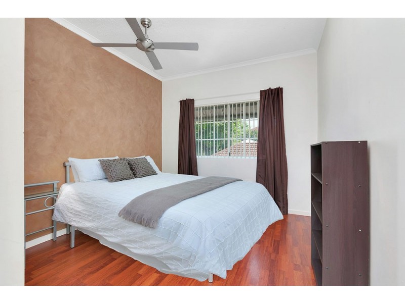 37/327 Lake Street, Cairns North QLD 4870