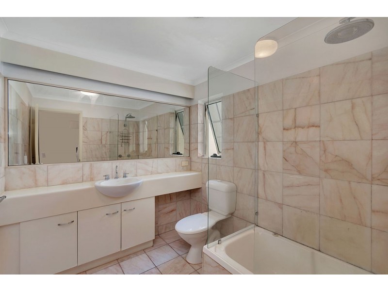 37/327 Lake Street, Cairns North QLD 4870