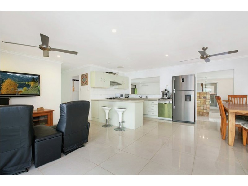42 Jensen Street, Manoora QLD 4870
