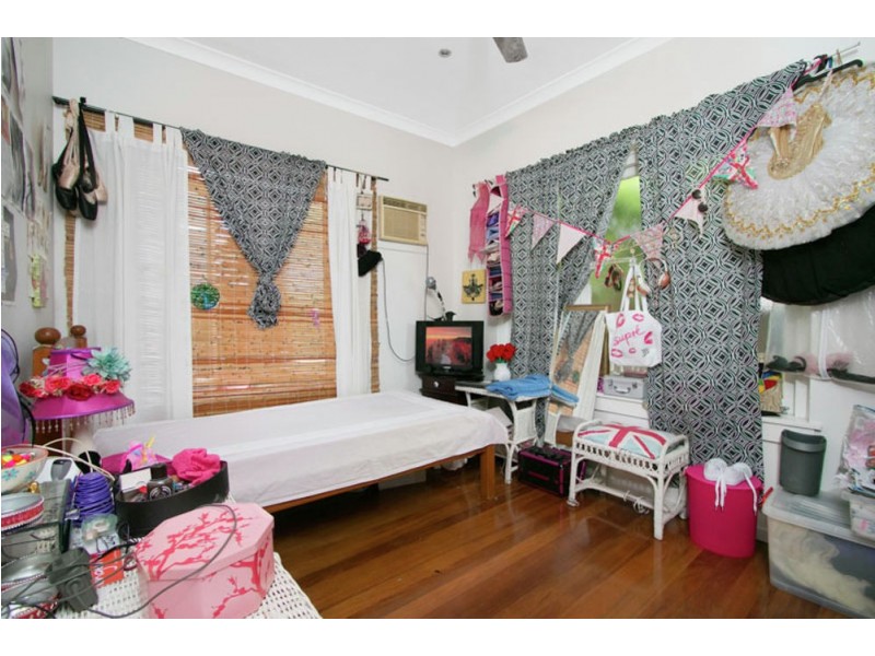 270 Aumuller Street, Westcourt QLD 4870