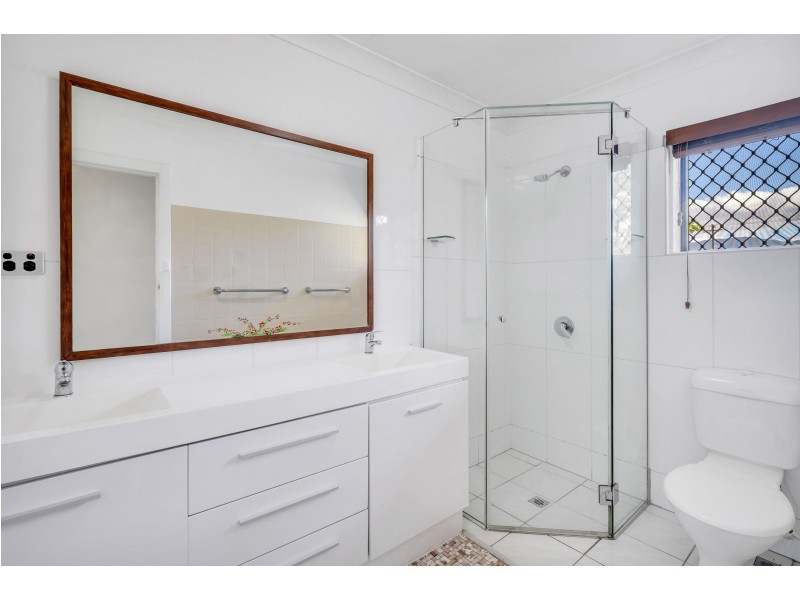 261 Aumuller Street, Westcourt QLD 4870