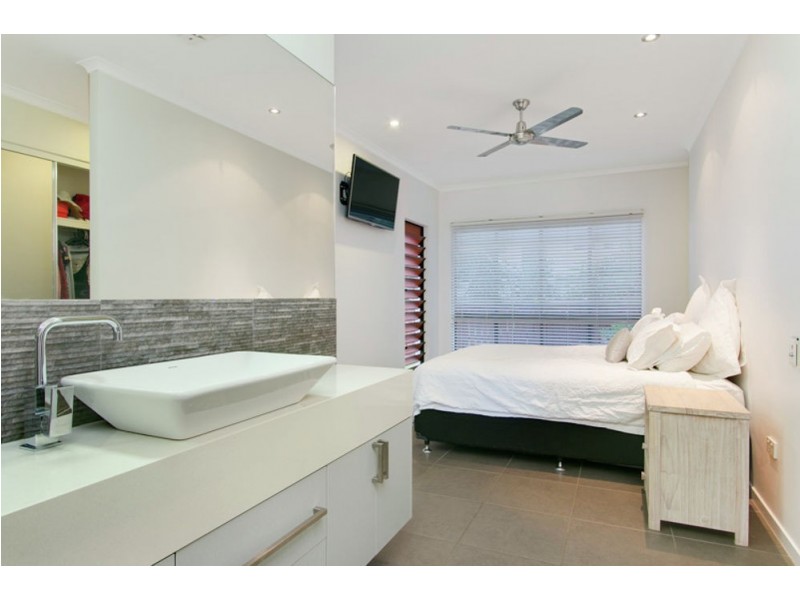 21 Anson Street, Bentley Park QLD 4869