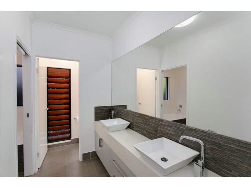 21 Anson Street, Bentley Park QLD 4869