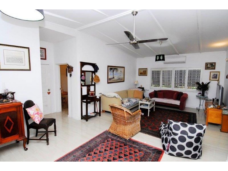 4 Madang Street, Trinity Beach QLD 4879