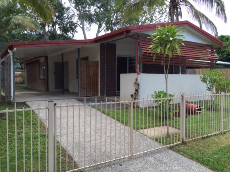11 Craig Street, Mooroobool QLD 4870