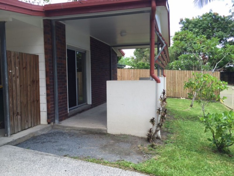 11 Craig Street, Mooroobool QLD 4870