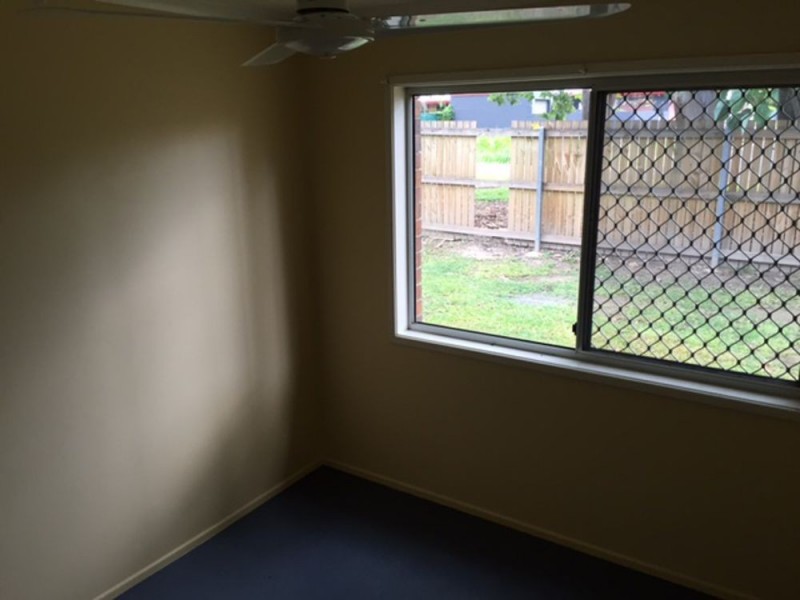 11 Craig Street, Mooroobool QLD 4870