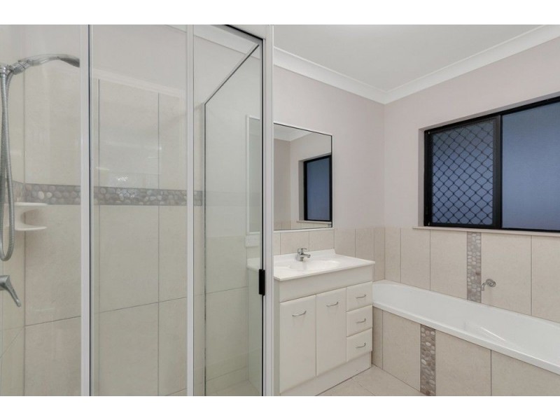 10 Leafy Close, Redlynch QLD 4870