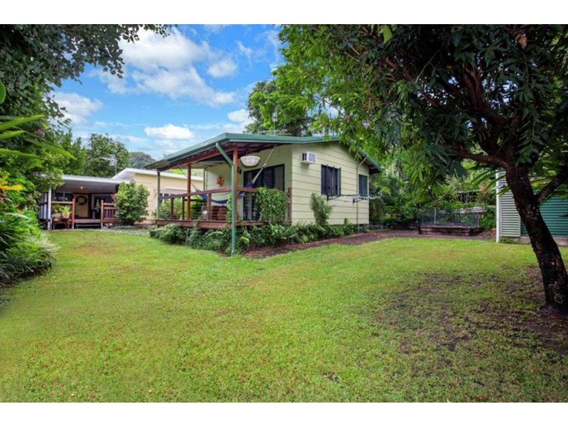 6 Avon Street, Stratford QLD 4870