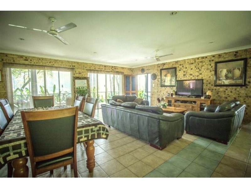 9 Gorge Street, Mossman Gorge QLD 4873