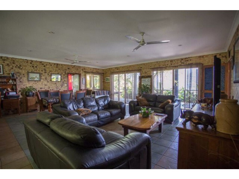 9 Gorge Street, Mossman Gorge QLD 4873