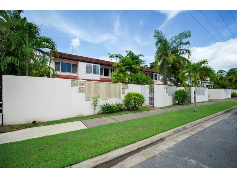 2/67-71 Digger Street, Cairns North QLD 4870