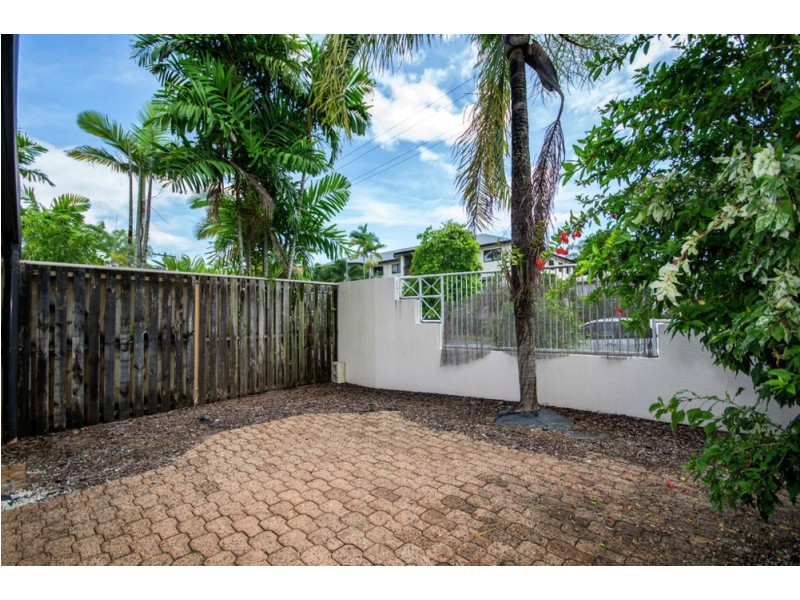 2/67-71 Digger Street, Cairns North QLD 4870