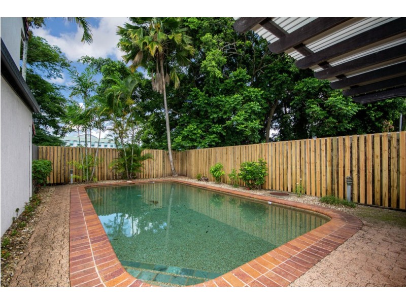 2/67-71 Digger Street, Cairns North QLD 4870