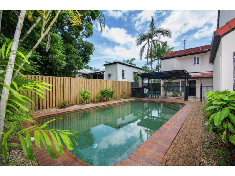 2/67-71 Digger Street, Cairns North QLD 4870