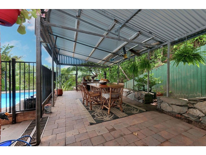 27 Atherton Street, Whitfield QLD 4870