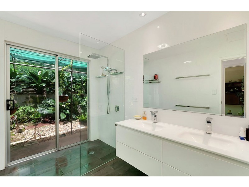 27 Atherton Street, Whitfield QLD 4870