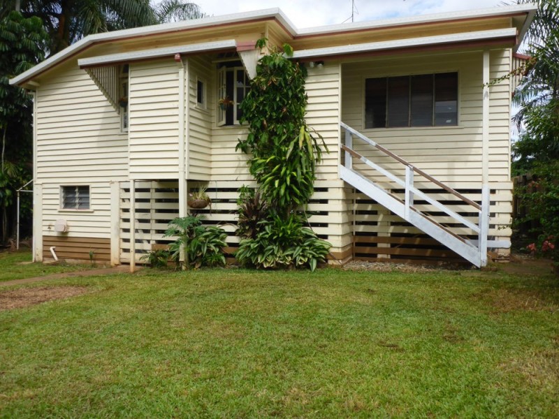 7 Margaret St, Redlynch QLD 4870
