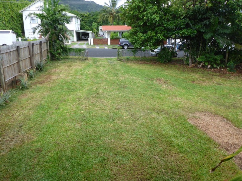7 Margaret St, Redlynch QLD 4870