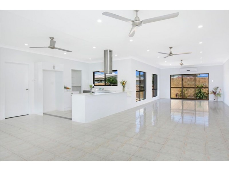 33 Lime Street, Mooroobool QLD 4870