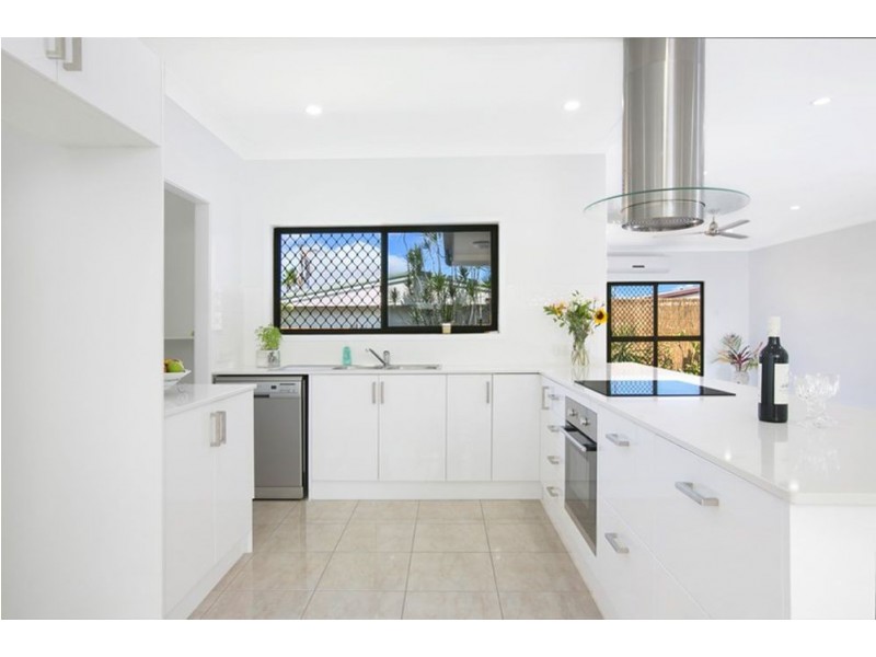 33 Lime Street, Mooroobool QLD 4870