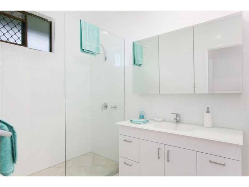 33 Lime Street, Mooroobool QLD 4870