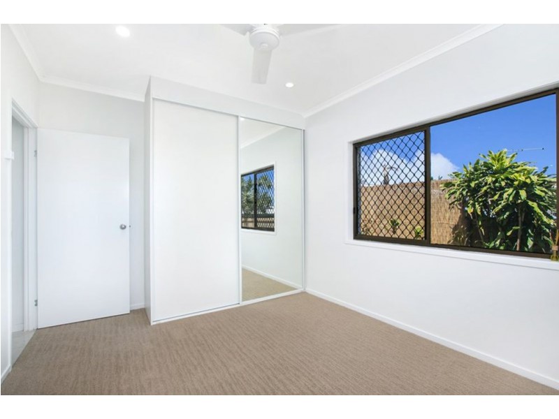 33 Lime Street, Mooroobool QLD 4870