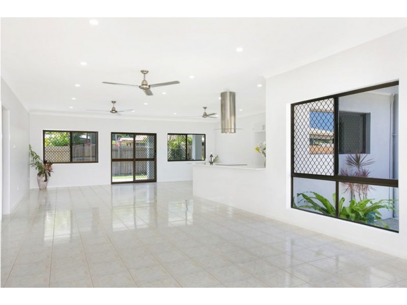 33 Lime Street, Mooroobool QLD 4870