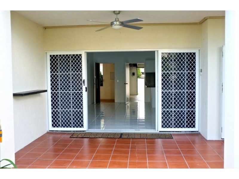 12/327 Lake Street, Cairns North QLD 4870