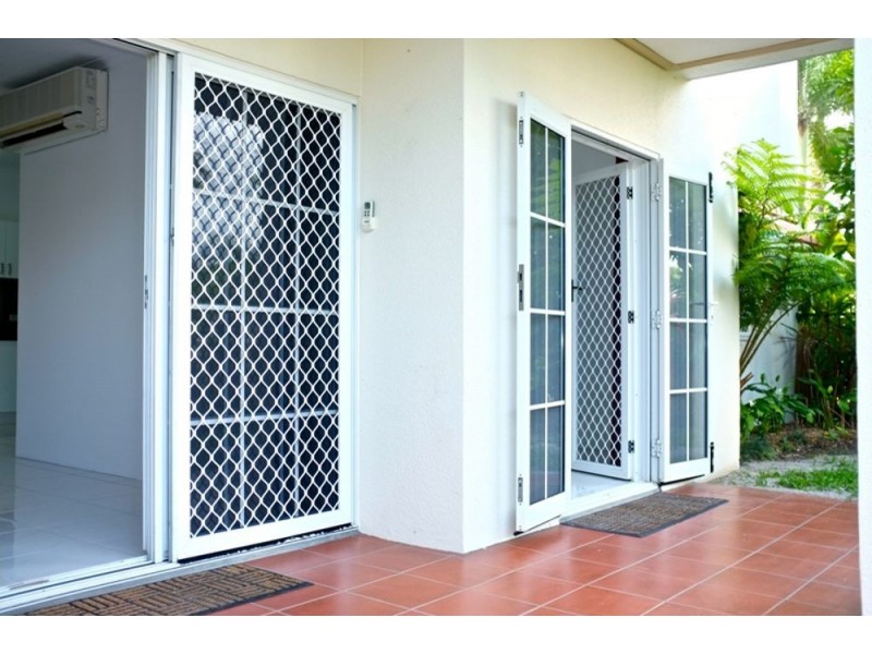 12/327 Lake Street, Cairns North QLD 4870