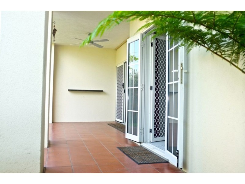 12/327 Lake Street, Cairns North QLD 4870