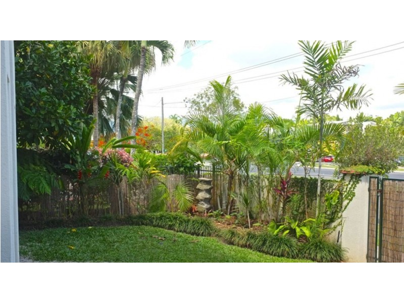 12/327 Lake Street, Cairns North QLD 4870