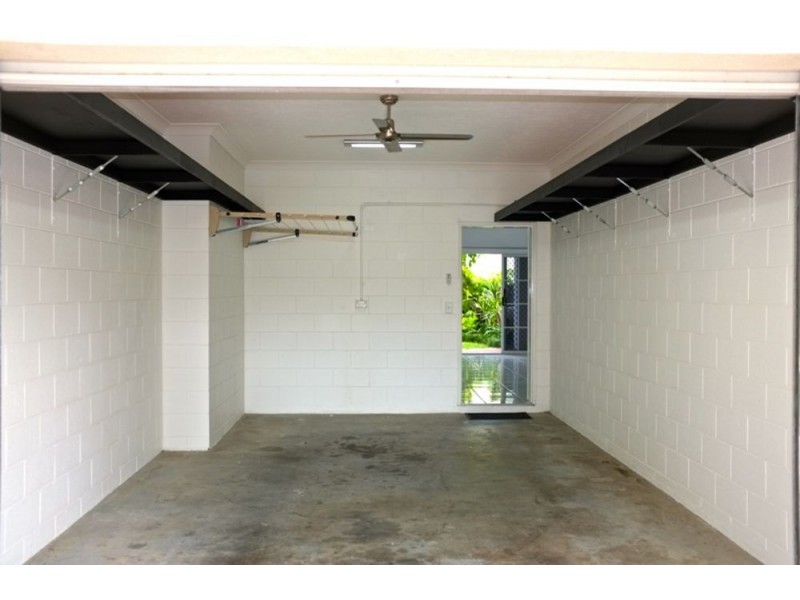 12/327 Lake Street, Cairns North QLD 4870