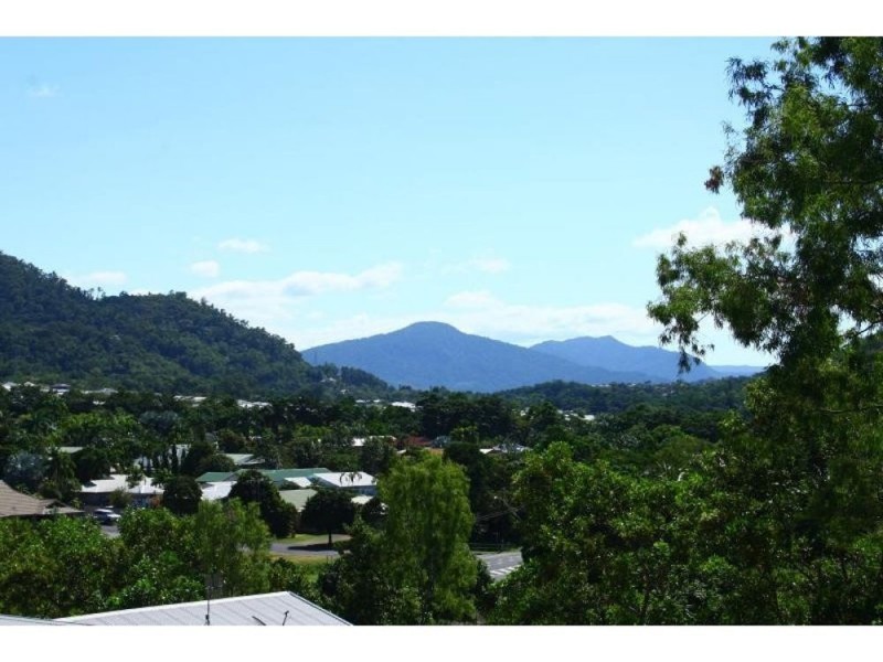 13 Eleanor Close, Mooroobool QLD 4870